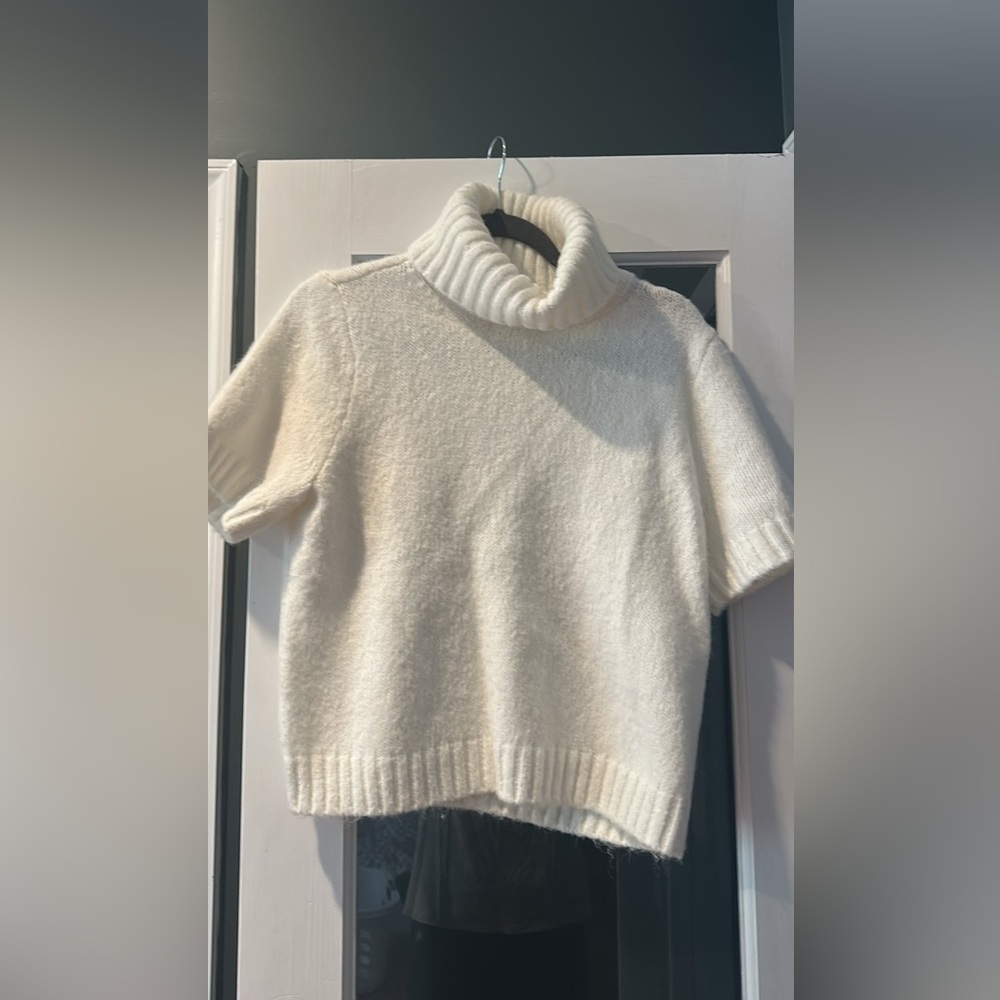 Abercrombie & Fitch Cream Knit Sweater